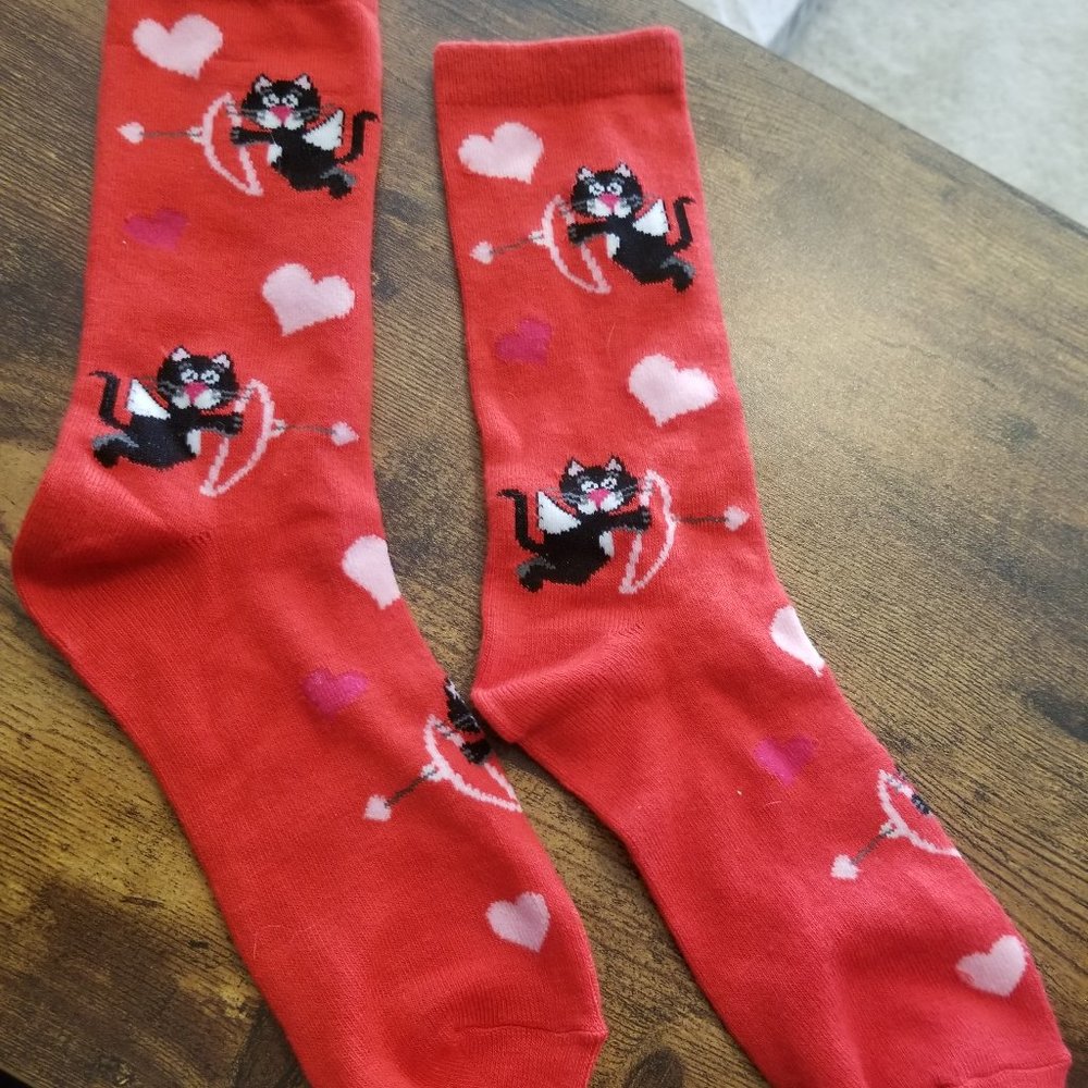Red cat theme Valentine's Day crew socks NWOT